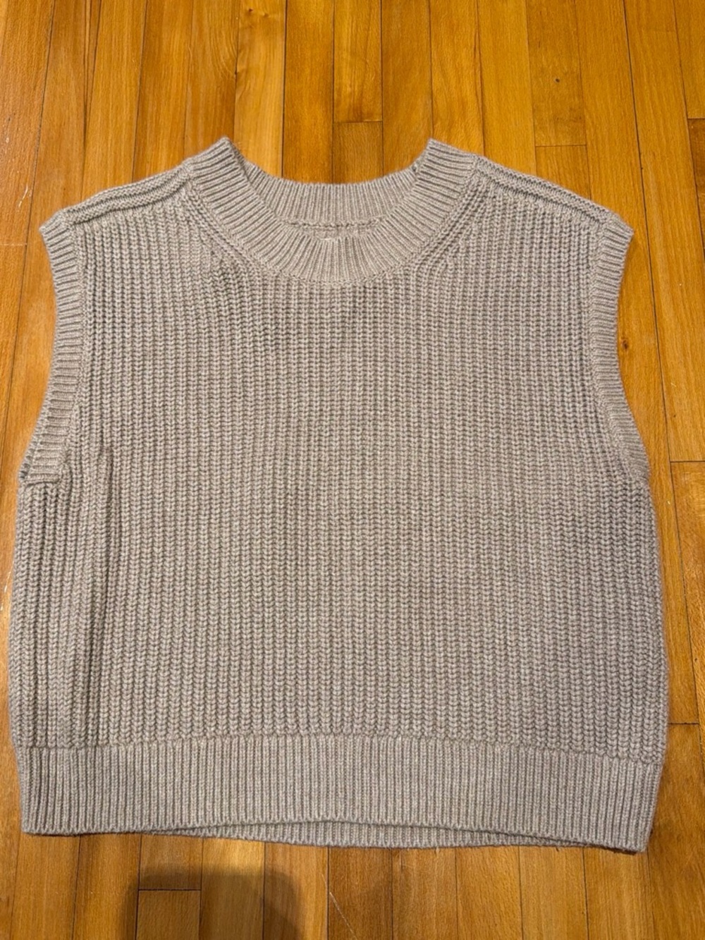 Abercrombie & Fitch Sleeveless Crewneck Knit Vest in Light Taupe